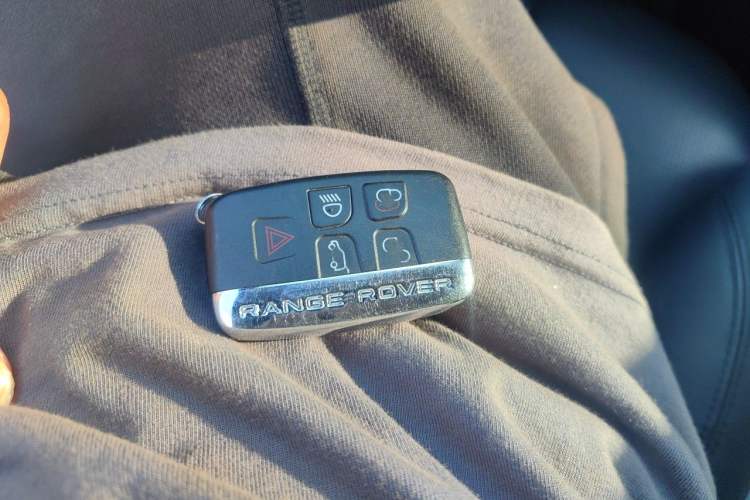 Used Land Rover Discovery 2017 3.0 SC V6 SE Vehicle Key