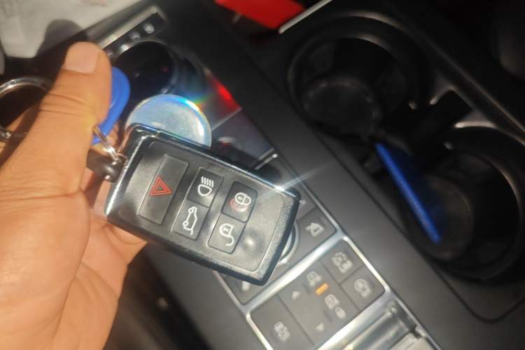 Used Land Rover Discovery 2017 3.0 SC V6 SE Vehicle Key