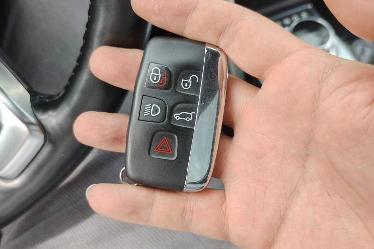 Used Land Rover Discovery 2017 3.0 SC V6 HSE LUXURY Vehicle Key