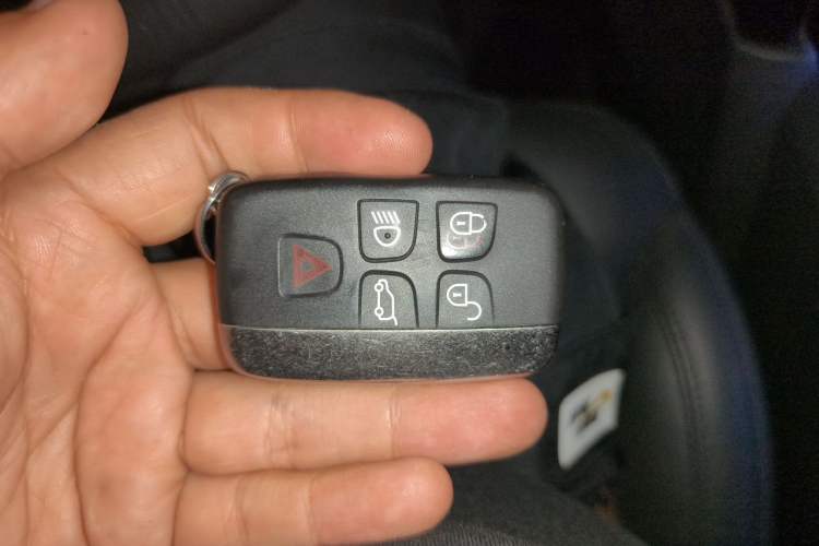 Used Land Rover Discovery 2017 3.0 SC V6 SE Vehicle Key