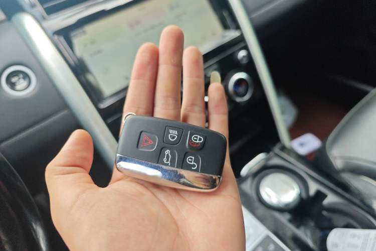 Used Land Rover Discovery 2017 5th Generation 3.0 V6 HSE Vehicle Key