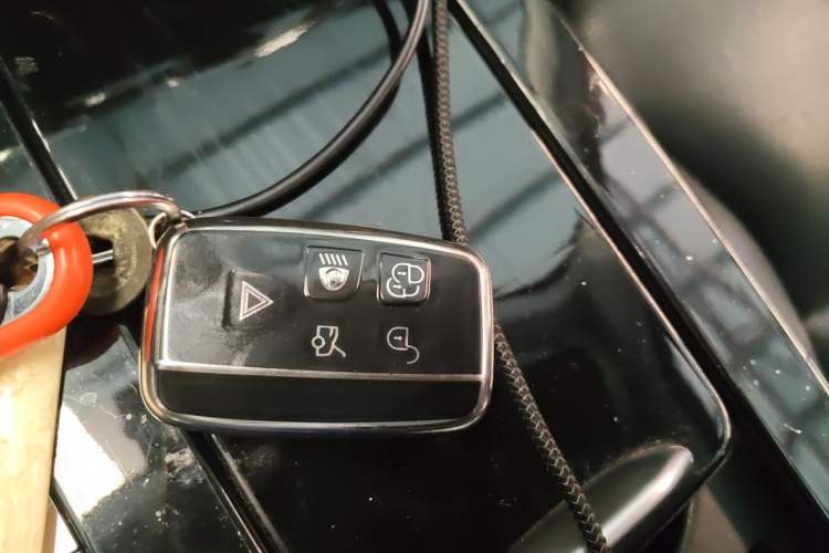 Used Land Rover Discovery 2017 3.0 SC V6 S Vehicle Key