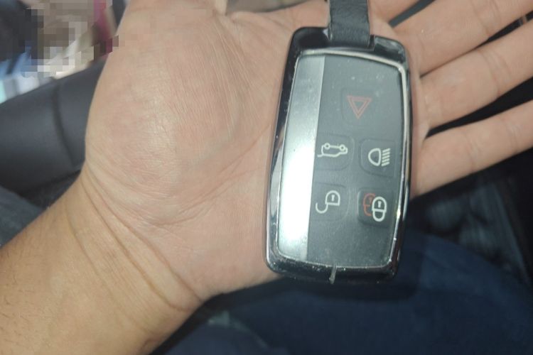 Used Land Rover Discovery 2017 3.0 SC V6 HSE Vehicle Key