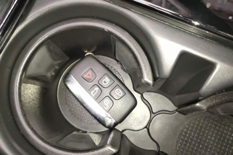 Used Land Rover Discovery 2017 3.0 SC V6 HSE Vehicle Key