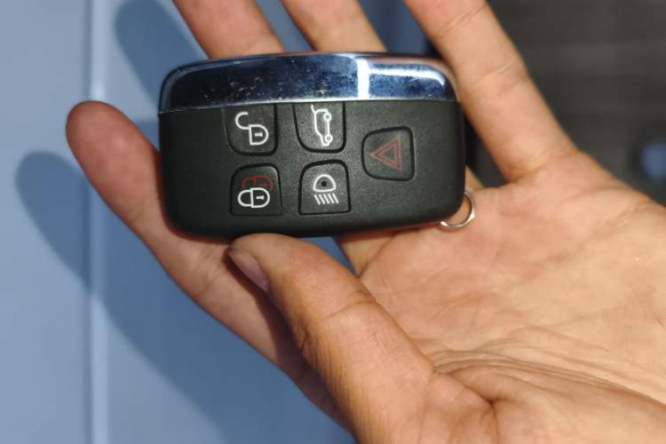 Used Land Rover Discovery 2017 3.0 SC V6 S Vehicle Key