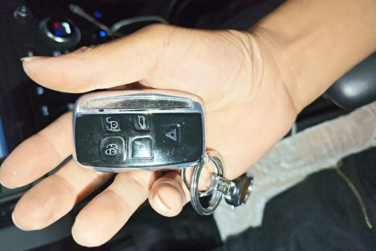 Used Land Rover Discovery 2017 3.0 SC V6 SE Vehicle Key