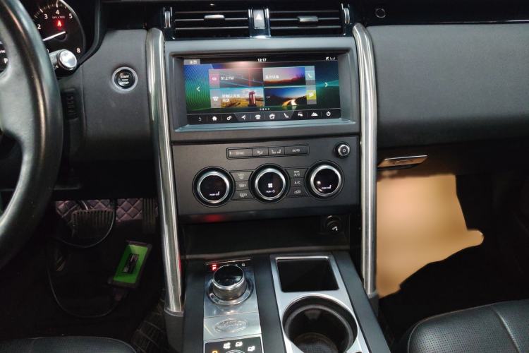 Used Land Rover Discovery 2018 3.0 SC V6 SE Audio And AC Panel
