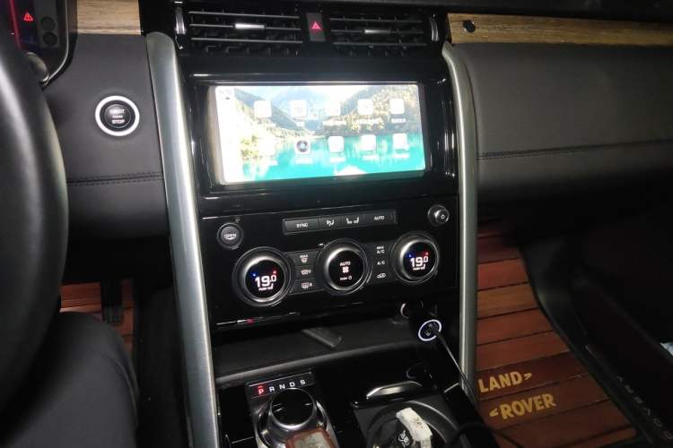 Used Land Rover Discovery 2018 3.0 SC V6 HSE Audio And AC Panel