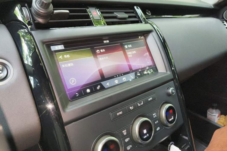 Used Land Rover Discovery 2018 3.0 SC V6 SE Audio And AC Panel