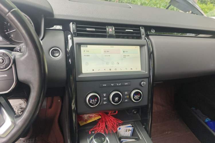 Used Land Rover Discovery 2018 3.0 SC V6 SE Audio And AC Panel