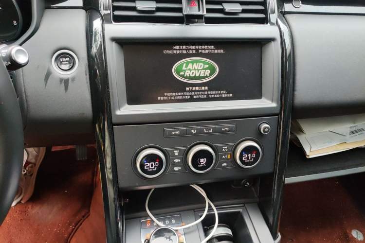 Used Land Rover Discovery 2018 3.0 SC V6 SE Audio And AC Panel