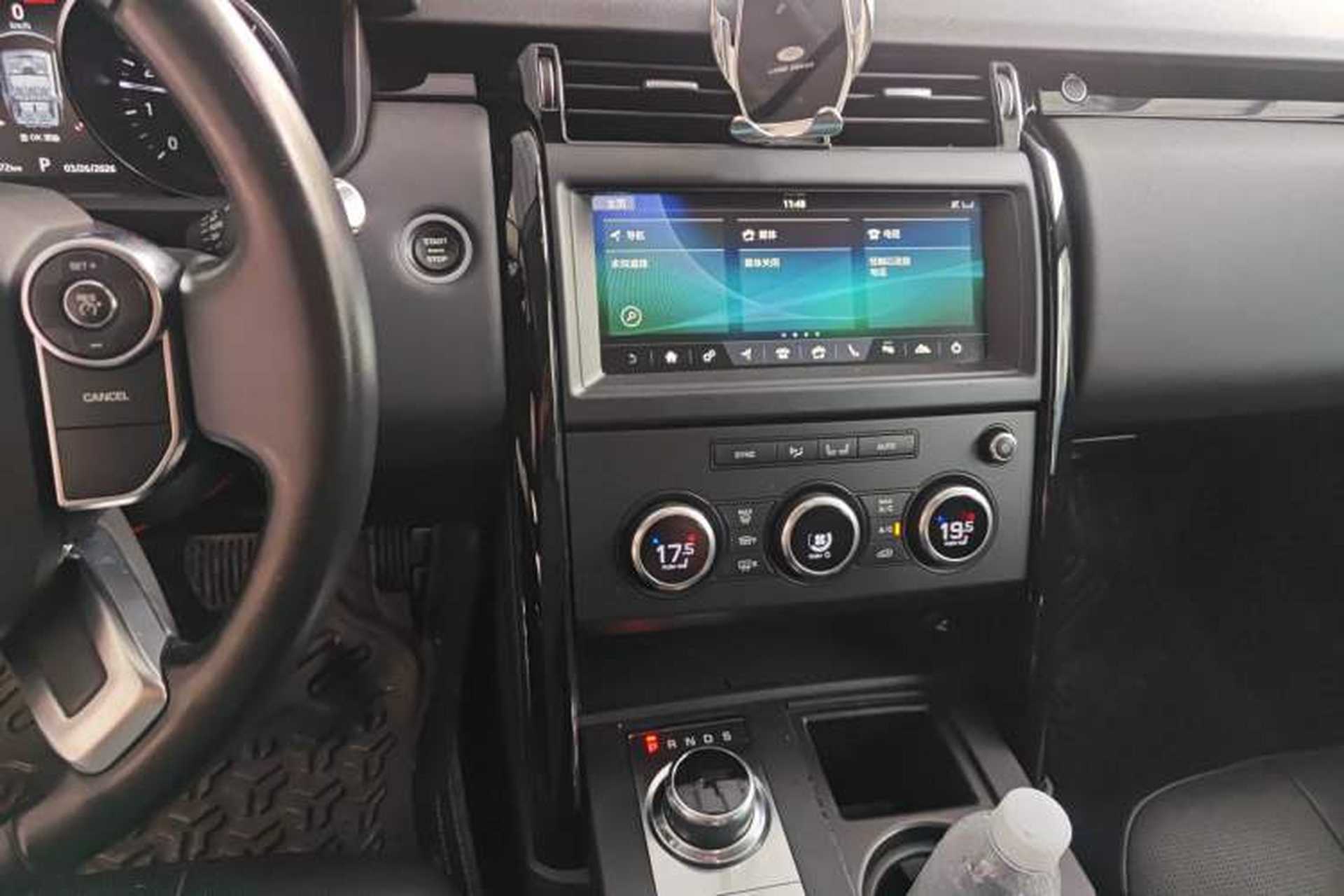 Used Land Rover Discovery 2018 2.0T SE Audio And AC Panel