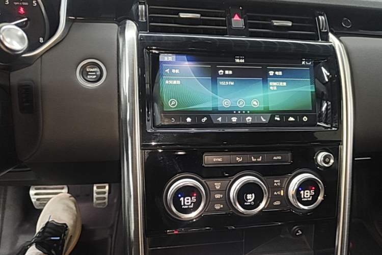 Used Land Rover Discovery 2018 2.0T Special Edition Audio And AC Panel