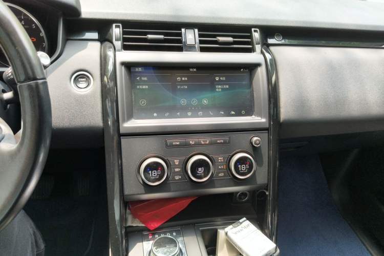 Used Land Rover Discovery 2018 3.0 SC V6 SE Audio And AC Panel