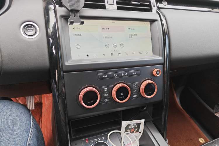 Used Land Rover Discovery 2018 2.0T SE Audio And AC Panel