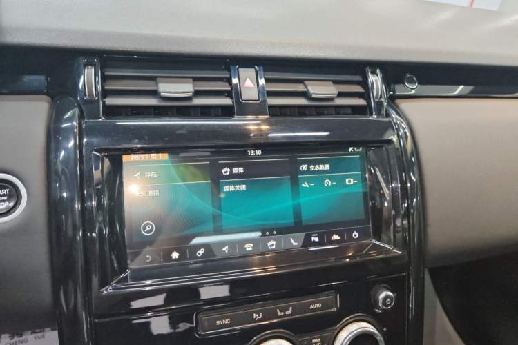 Used Land Rover Discovery 2018 2.0T SE Audio And AC Panel
