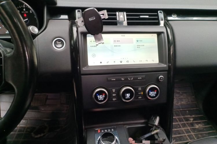 Used Land Rover Discovery 2018 2.0T SE Audio And AC Panel