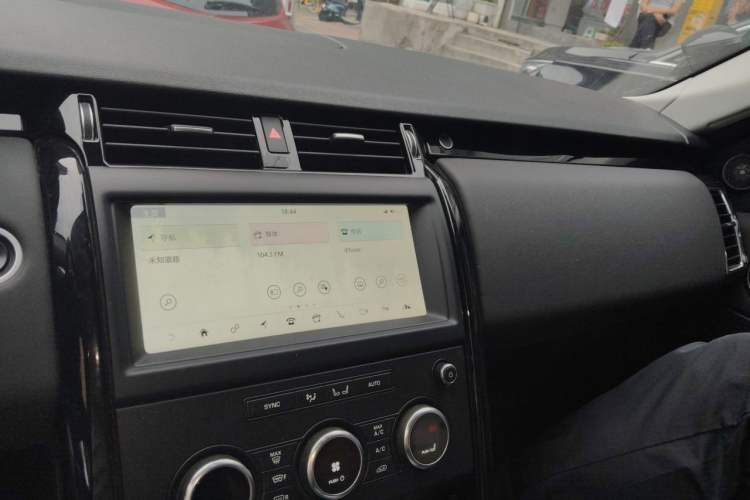Used Land Rover Discovery 2018 3.0 SC V6 SE Audio And AC Panel