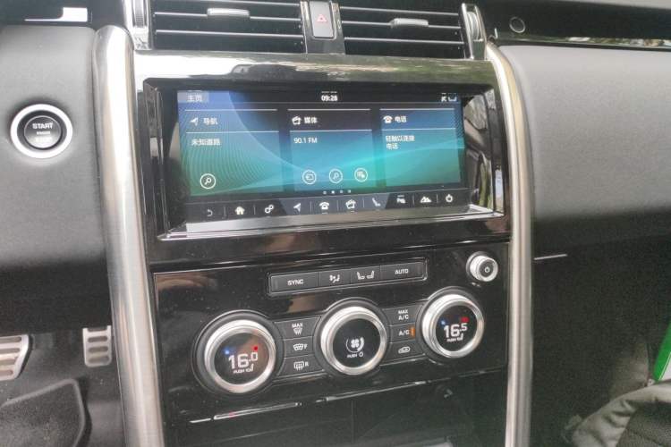 Used Land Rover Discovery 2018 2.0T Special Edition Audio And AC Panel