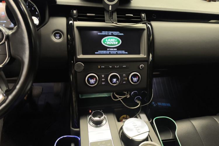 Used Land Rover Discovery 2018 3.0 SC V6 SE Audio And AC Panel