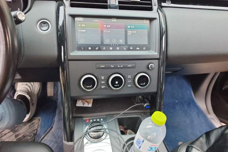 Used Land Rover Discovery 2018 2.0T SE Audio And AC Panel