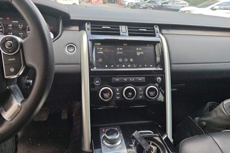 Used Land Rover Discovery 2018 3.0 SC V6 HSE Audio And AC Panel