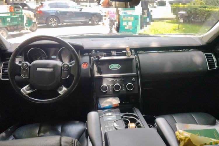 Used Land Rover Discovery 2018 2.0T SE Center Console