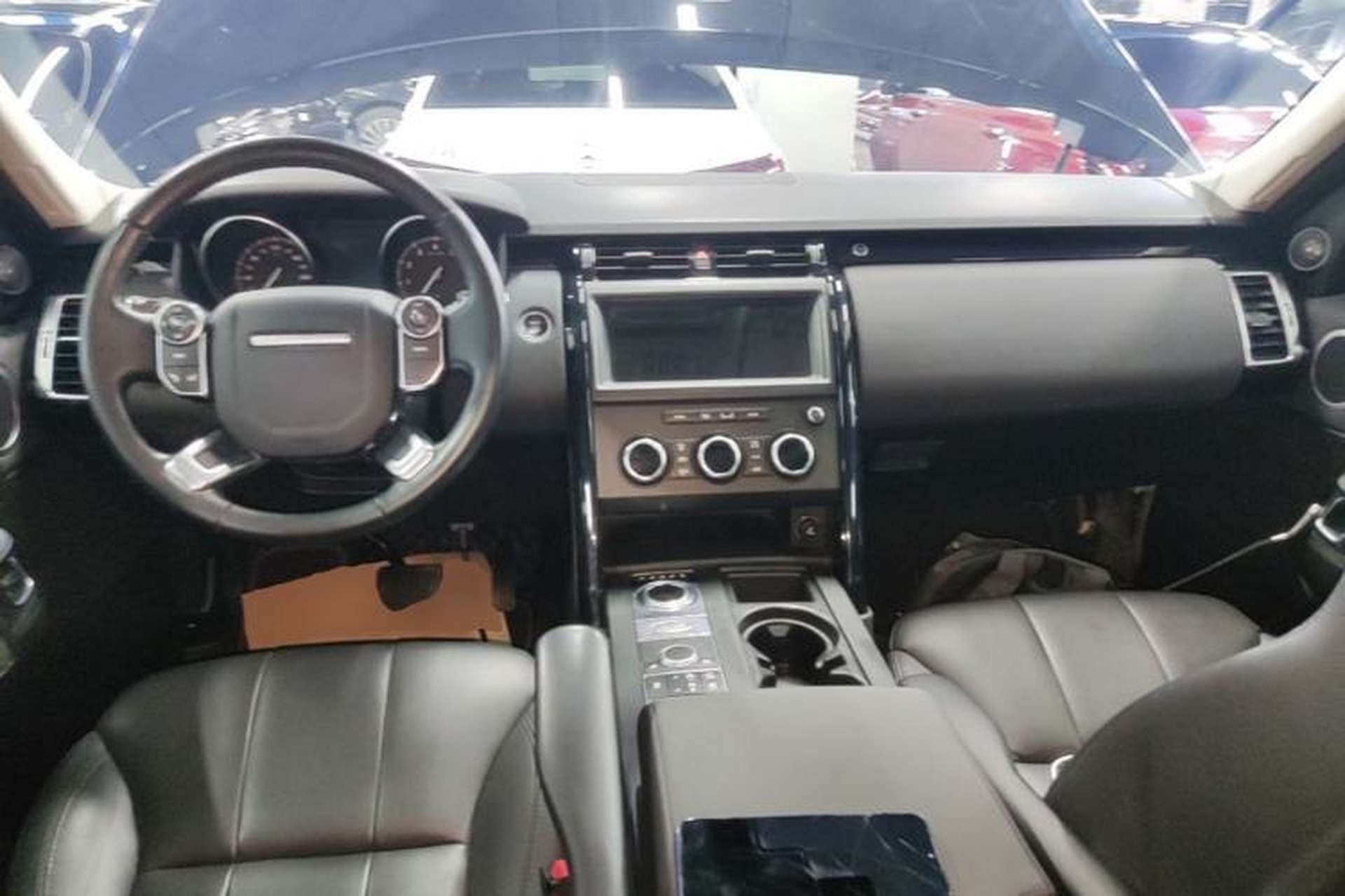 Used Land Rover Discovery 2018 3.0 SC V6 SE Center Console