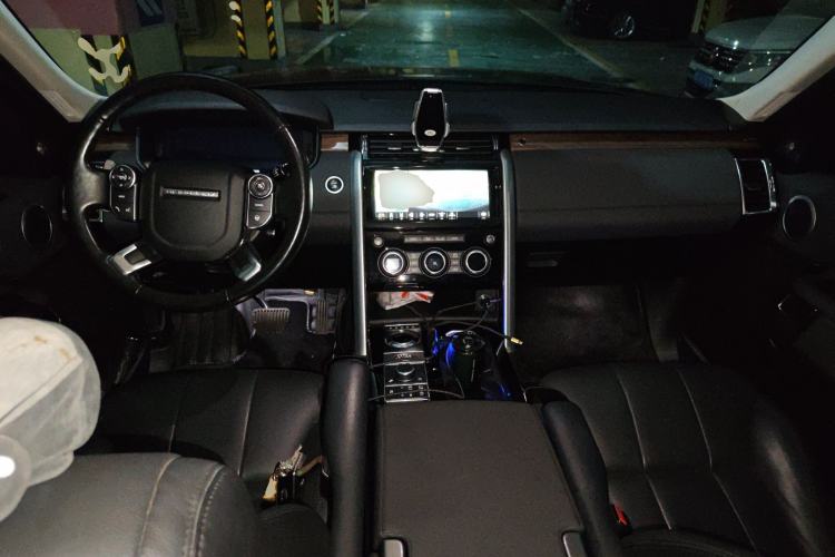 Used Land Rover Discovery 2018 3.0 SC V6 HSE Center Console