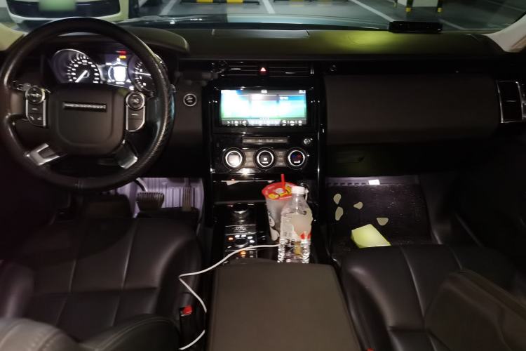Used Land Rover Discovery 2018 3.0 SC V6 SE Center Console