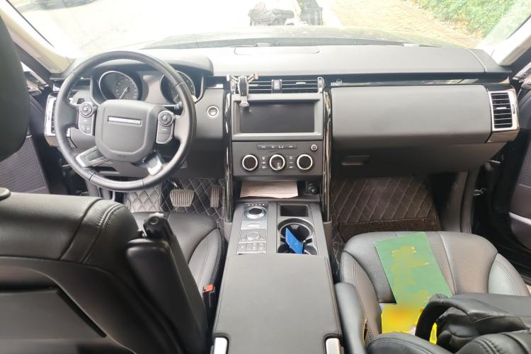 Used Land Rover Discovery 2018 3.0 SC V6 SE Center Console