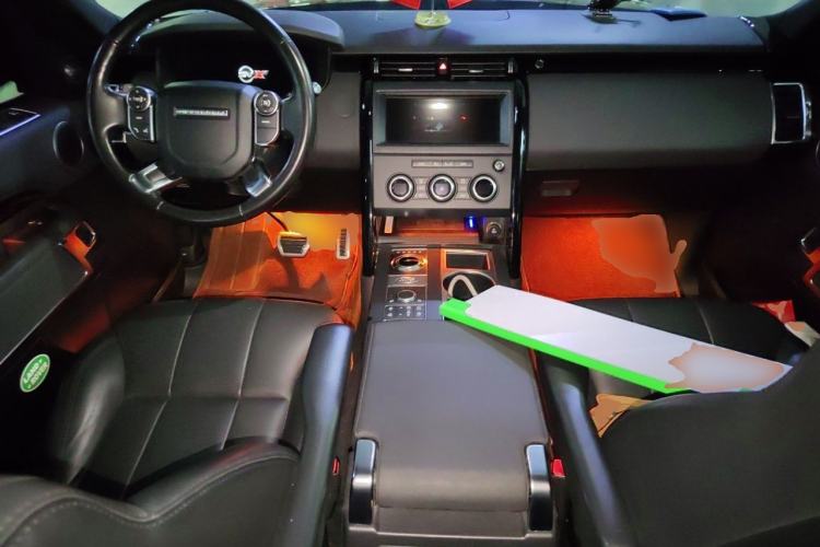 Used Land Rover Discovery 2018 3.0 SC V6 SE Center Console