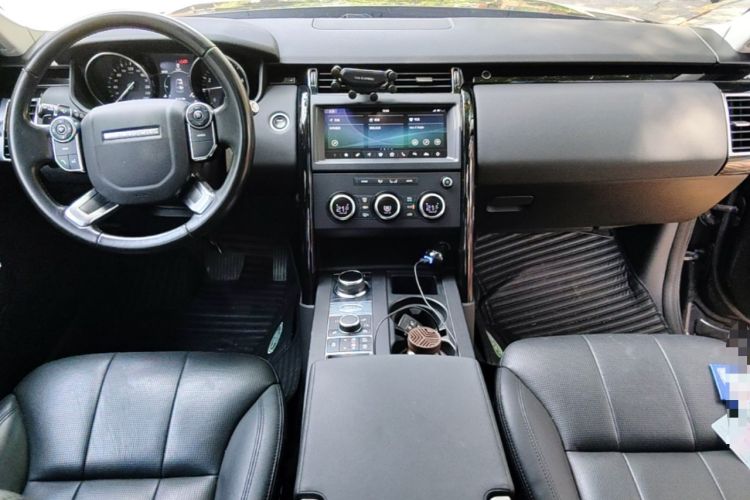 Used Land Rover Discovery 2018 3.0 SC V6 SE Center Console