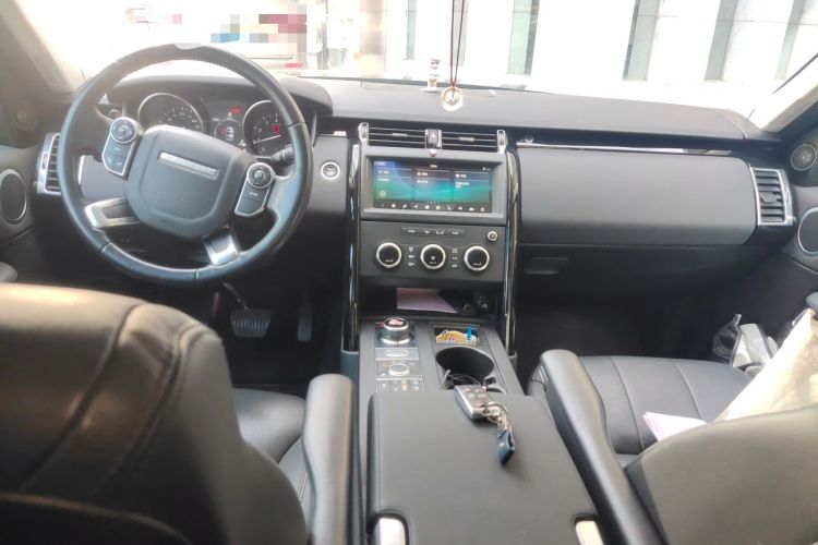 Used Land Rover Discovery 2018 2.0T SE Center Console