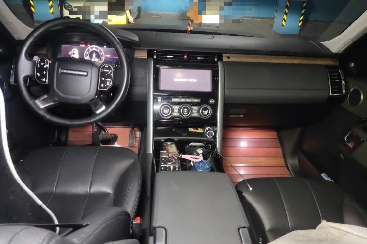 Used Land Rover Discovery 2018 3.0 SC V6 HSE Center Console