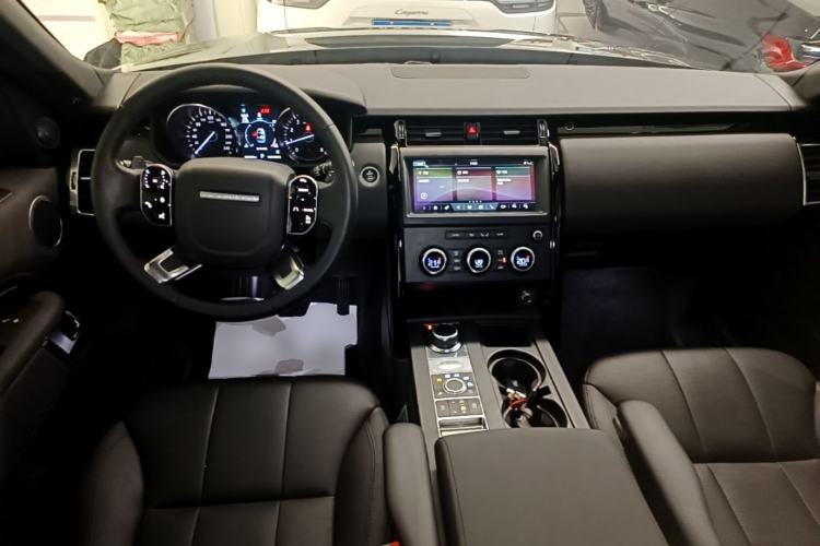 Used Land Rover Discovery 2018 3.0 SC V6 SE Center Console