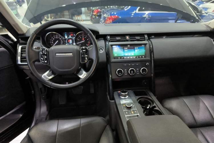 Used Land Rover Discovery 2018 3.0 SC V6 SE Center Console