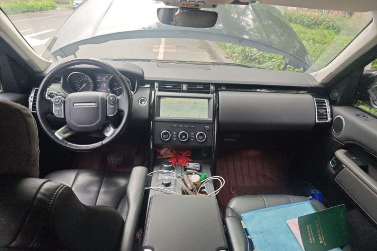 Used Land Rover Discovery 2018 3.0 SC V6 SE Center Console