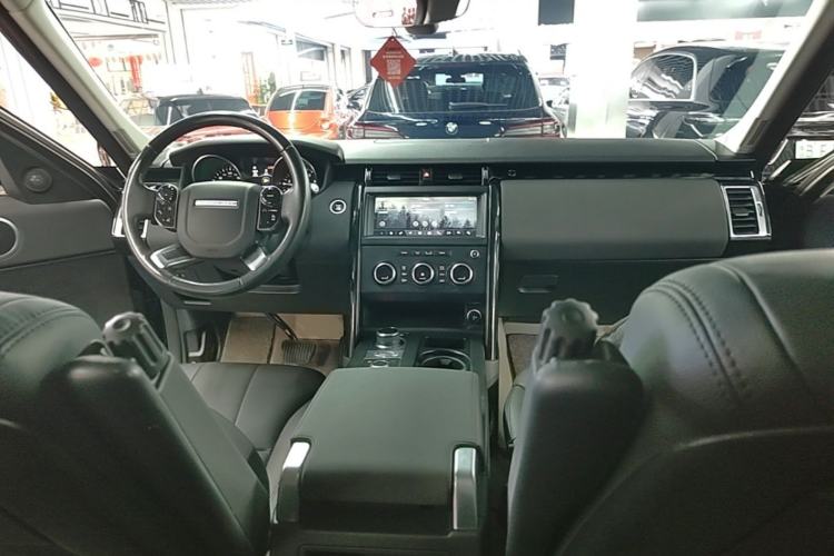 Used Land Rover Discovery 2018 2.0T SE Center Console
