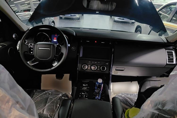 Used Land Rover Discovery 2018 3.0 SC V6 SE Center Console