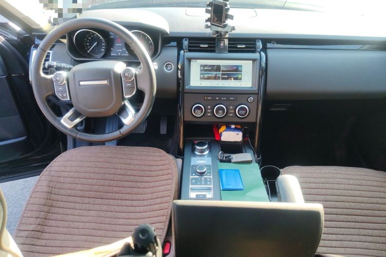 Used Land Rover Discovery 2018 3.0 SC V6 SE Center Console