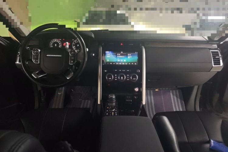 Used Land Rover Discovery 2018 3.0 SC V6 HSE Center Console