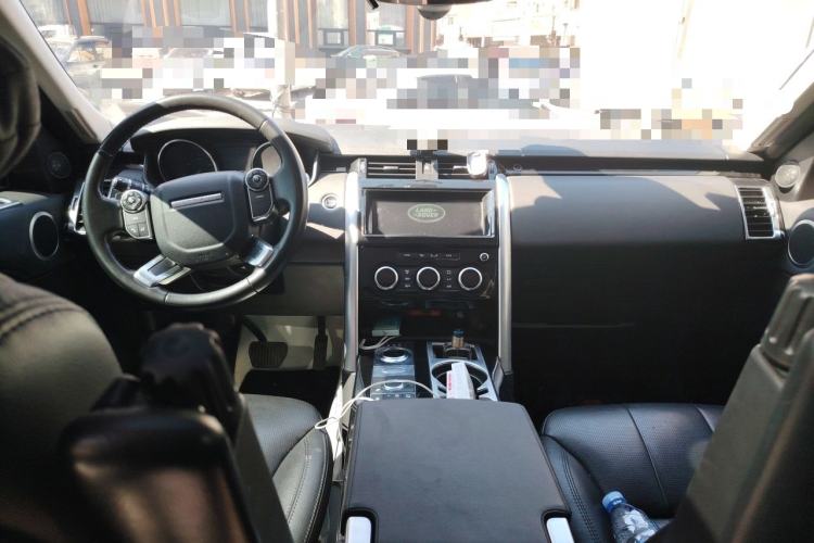 Used Land Rover Discovery 2018 2.0T SE Center Console