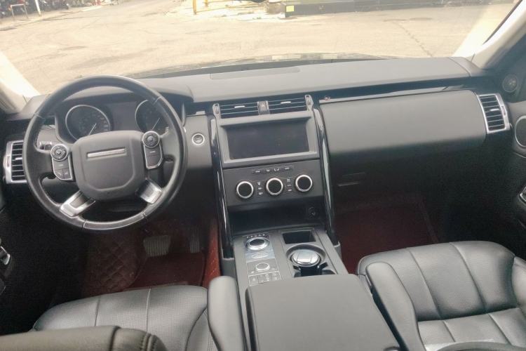 Used Land Rover Discovery 2018 3.0 SC V6 SE Center Console