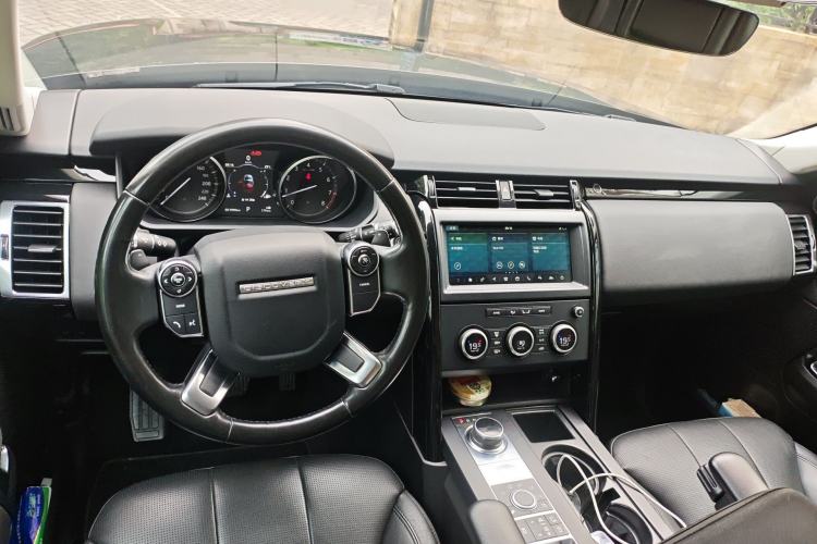 Used Land Rover Discovery 2018 3.0 SC V6 SE Center Console