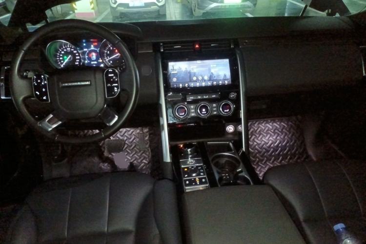 Used Land Rover Discovery 2018 3.0 SC V6 SE Center Console