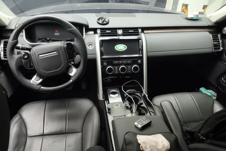 Used Land Rover Discovery 2018 3.0 SC V6 HSE Center Console