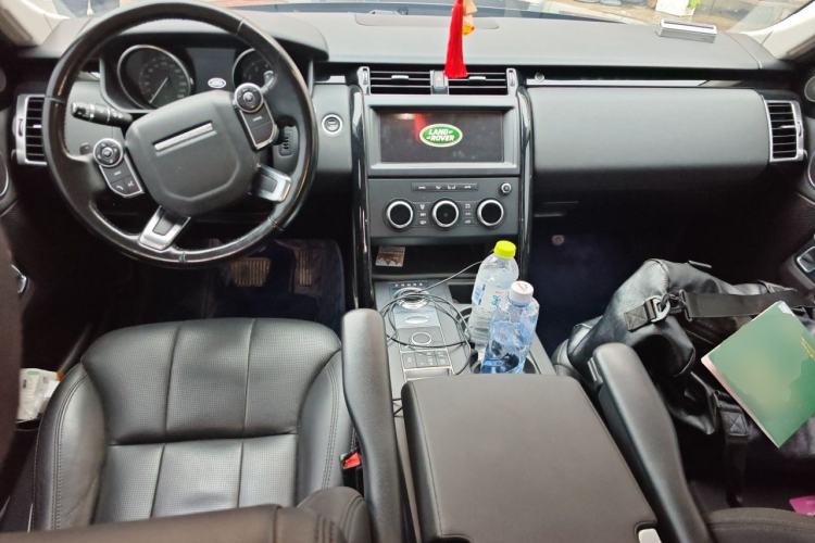 Used Land Rover Discovery 2018 2.0T SE Center Console