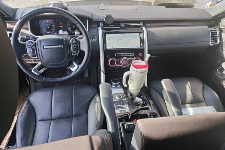 Used Land Rover Discovery 2018 3.0 SC V6 HSE Center Console