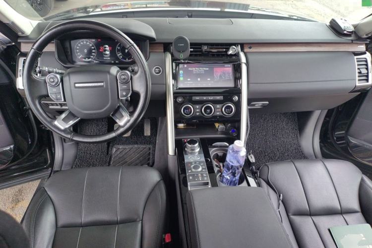 Used Land Rover Discovery 2018 3.0 SC V6 HSE Center Console